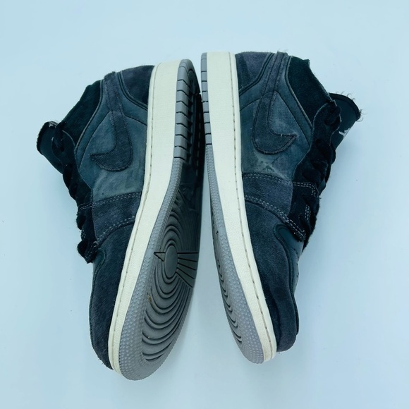 AIR JORDAN 1 LOW SE CRAFT GRADE SCHOOL LIFESTYLE SHOES - Picture 8 of 11